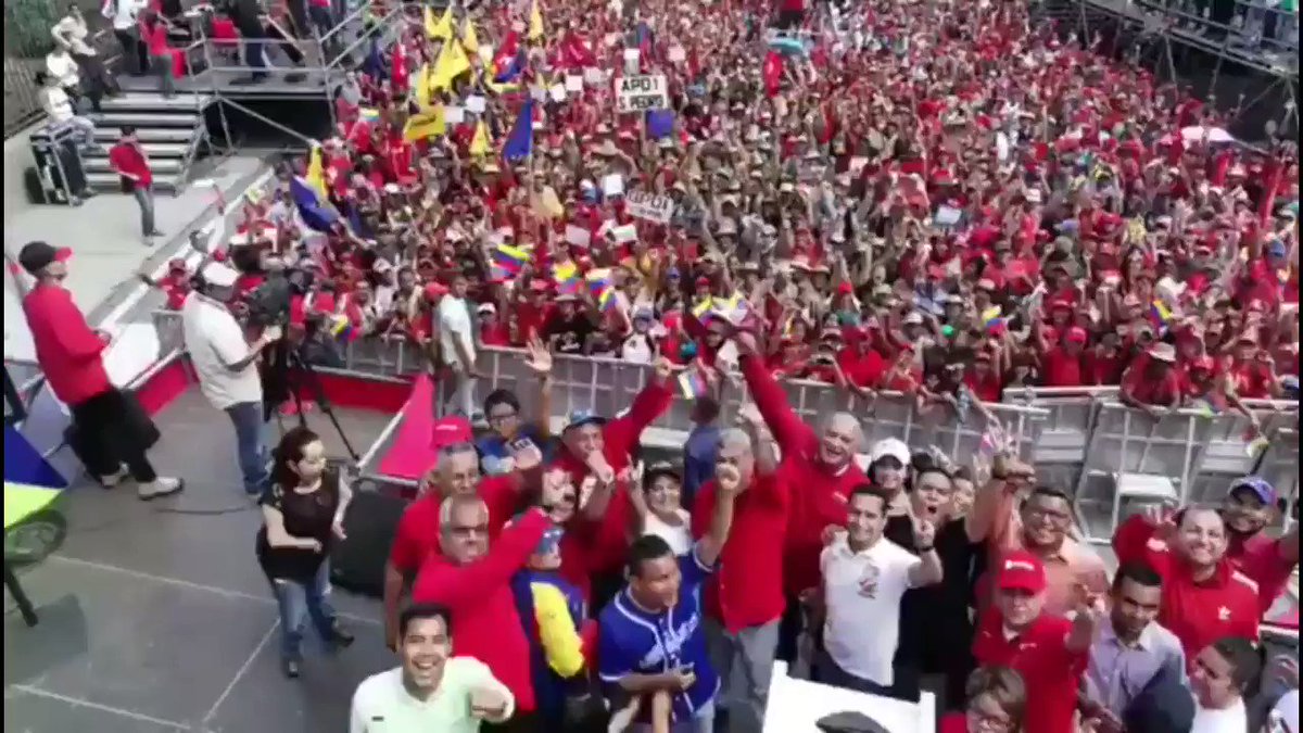 Contundente toma aérea de otra gran marcha del pueblo chavista que, una vez más, salió a la calle a mostrar su firmeza y su vocación de Paz.
Mientras la hegemonía mediática intenta ocultar estas imágenes, nosotros las compartimos para usted. #23Mar
#VenezuelaContraElTerrorismo