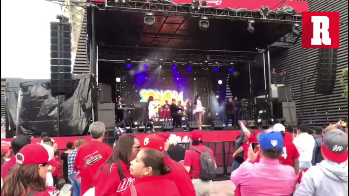 ¡AMBIENTAZO!
Las inmediaciones del Estadio Alfredo Harp Helú ya se pintaron de rojo...
¡Se viene la inauguración! ⚾️
📹| @Jocelinflores
http://record.com.mx