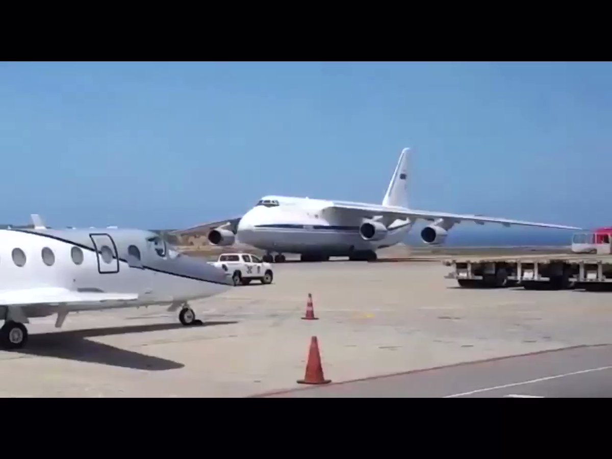Footage of the 🇷🇺#RussianAF Antonov An-124 airplane that landed in #Caracas 🇻🇪#Venezuela today, on March 23 2019