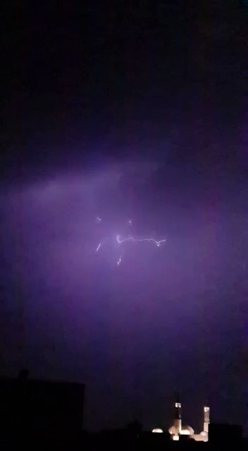#video: #Lightningstrikes Today: Amazing lightning in United Arab Emirates
💯⚡️🌩️⚡️
#nature #thunder #lightning #thunderbolt #storm #Photo #500pxrtg #follow #love #ifb #followback #StormHour #SundayMotivation #SundayThoughts