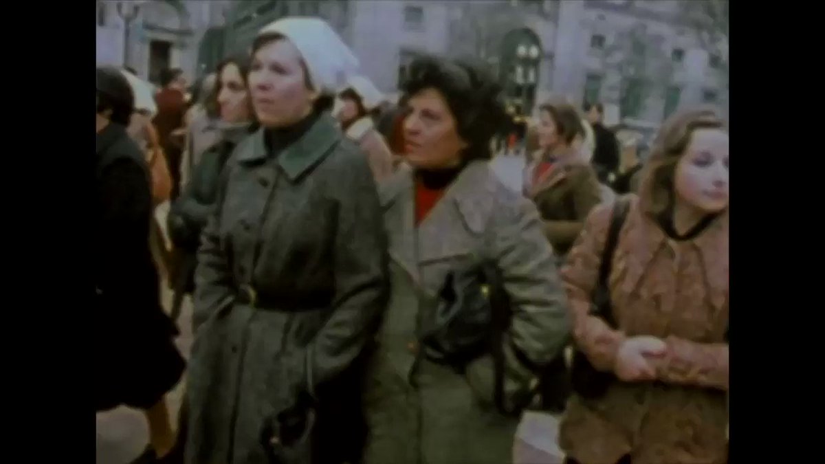 Dejo por acá un vídeo de Madres de Plaza de Mayo en el 78, rogándole a la prensa por ayuda. Para dejar claro el #NuncaMás