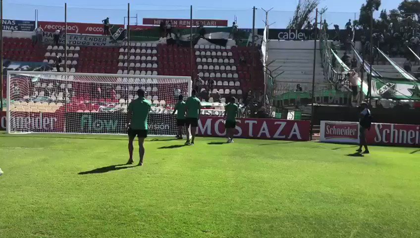 #CopaArgentina | La banda de #VillaMitre canta presente en el estadio de #Unión de #SantaFe para el duelo ante #Newells. Vía @fernandomartinez