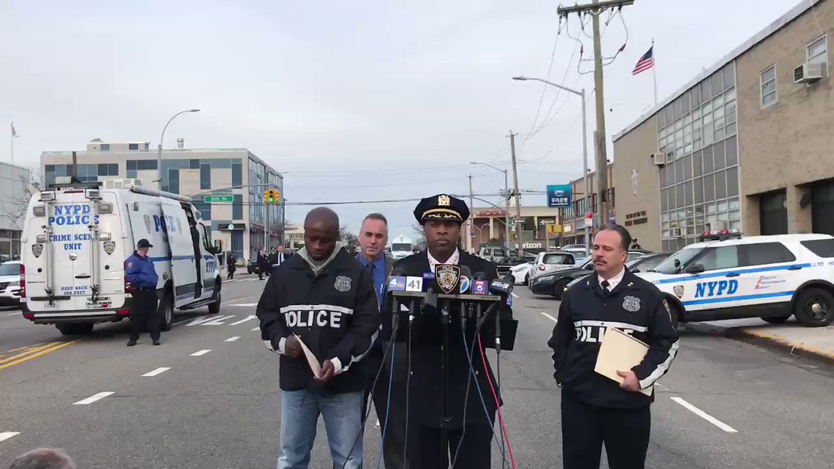 UPDATE: @NYPDChiefPatrol provides an update on today’s firearms discharge in front of the @NYPD111Pct in Queens.
All information is preliminary.