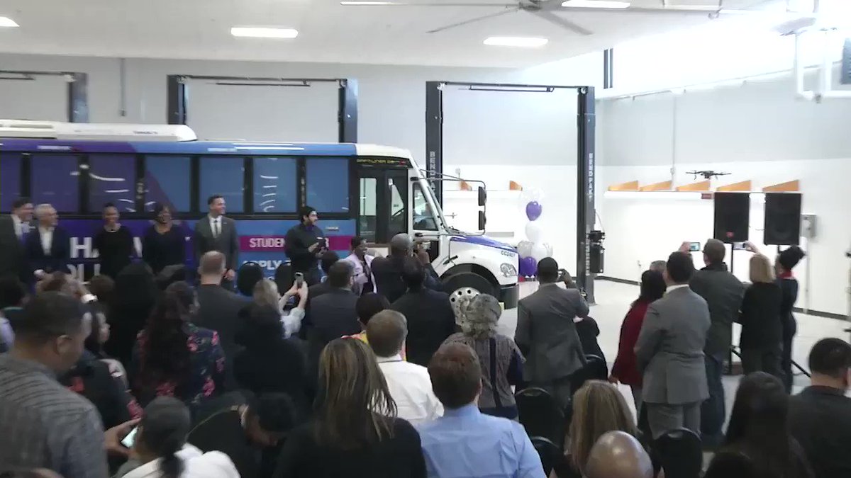 Nothing says 21st Century quite like cutting a ribbon with the help of a drone. @OliveHarvey_CCC is now home to a brand new TDL center that will provide hands-on training on cutting edge equipment in fields from supply chain management to aviation & more. http://bit.ly/TDLCenter – at Olive Harvey College