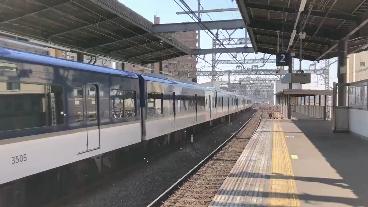 守口市駅で人身事故発生時 クレーマー客に食ってかかられた駅員が 人の命より大事なもんがあるんか と反論 駅員がかっこいいと絶賛される流れ Togetter