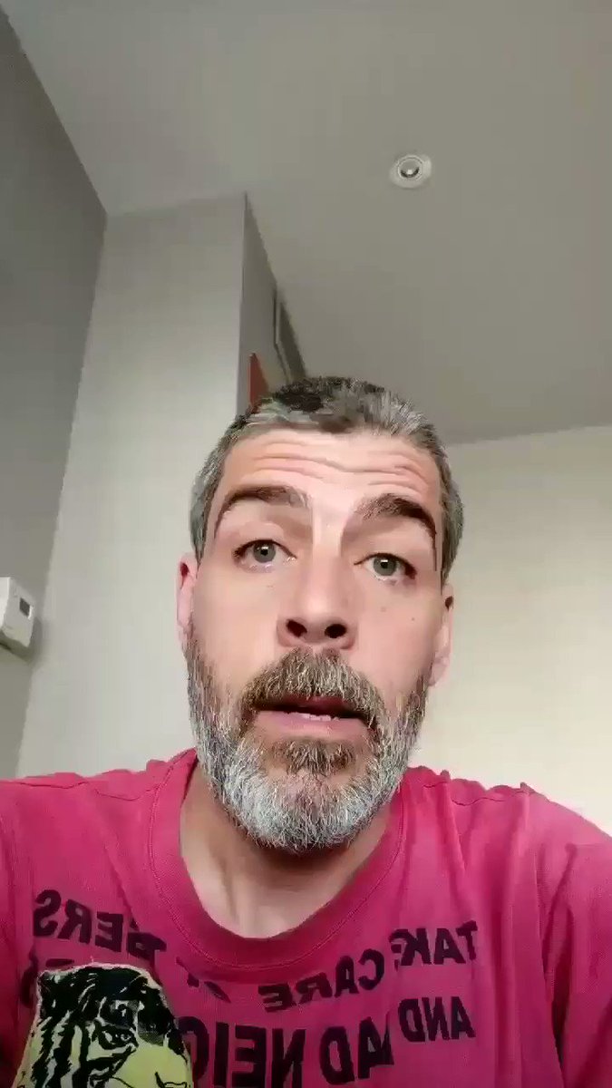 Esta es la verdadera cara del separatismo supremacista.
Ni sonrisas ni claveles: solo odio, insultos, amenazas y violencia.
Pero los fascistas somos nosotros.
📽️👇