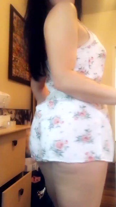 My new favorite passtime! I&rsquo;m online guys come see what kind of panties I&rsquo;m wearing 😉 https://t.co/K3WToj0FlD<a href="/tag/camwithher"class="tags"><span>#camwithher</span></a>