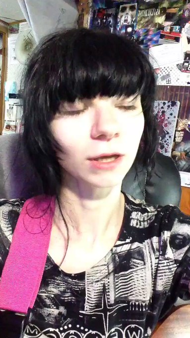 _LazySloot_’s pics and videos