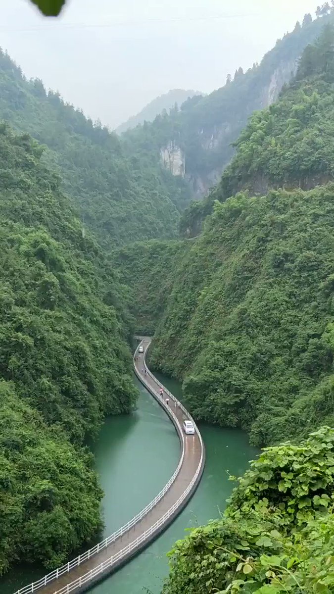 Мост вдоль реки в китае