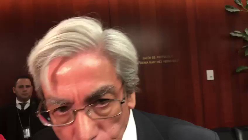 Más joyas de la comparecencia de los aspirantes a la @CRE_Mexico. Uno de ellos, Edmundo Sánchez se negó a responder preguntas, dijo que no estaba para perder el tiempo se salió de la comparecencia. @WRADIOMexico #VeroMéndez