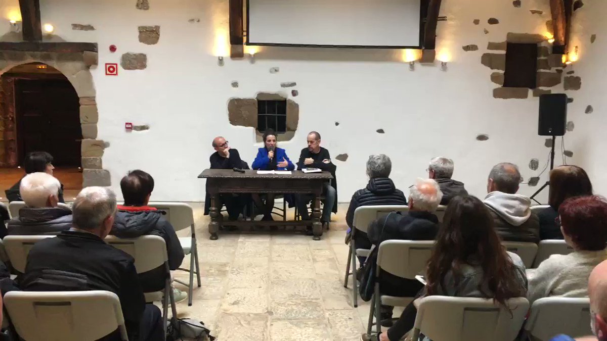 Une honetan Miren Amuriza Basa liburua aurkezten @IgartzaBeasain en “Basa” 20. Igartza Literatura Bekaren lan irabazlea #gertatzenarida #beasain #igartzaliteraturabeka