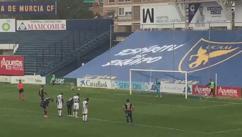 Hola @IkerCasillas. Se llama @enriqueroyo1 y ayer paró un penalti en el 90’+8’ que permitió al @CDBadajoz lograr una victoria épica en un partido clave para seguir soñando con el ascenso. Mira como las para nuestro porterazo. Que te parece?