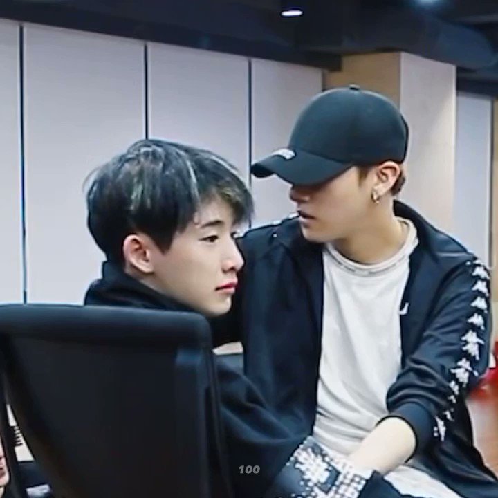 sümi♡ (@wonhosANG) on Twitter photo 2020-02-26 06:39:27 remember when changkyun hit wonho with his cap whilst casually sitting on his lap and wonho did absolutely... nothing #ChangeForWonho #아이돌도_인간이다 remember when changkyun hit wonho with his cap whilst casually sitting on his lap and wonho did absolutely... nothing #ChangeForWonho #아이돌도_인간이다