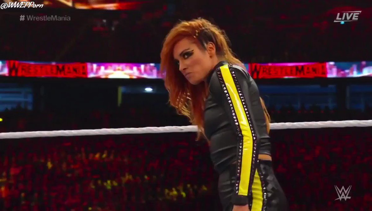 WWEPPorn™ on X: Becky Lynch getting ready🔥 #Raw #WrestleMania