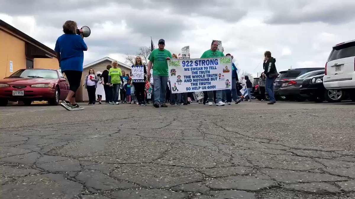 Over 1,000 OAPSE Local 390 members, teachers and community supporters marched tonight for better wages, fairness and RESPECT in Claymont City Schools. OAPSE members want to get back to their kids and the work they love.
Stand with us!
#1u