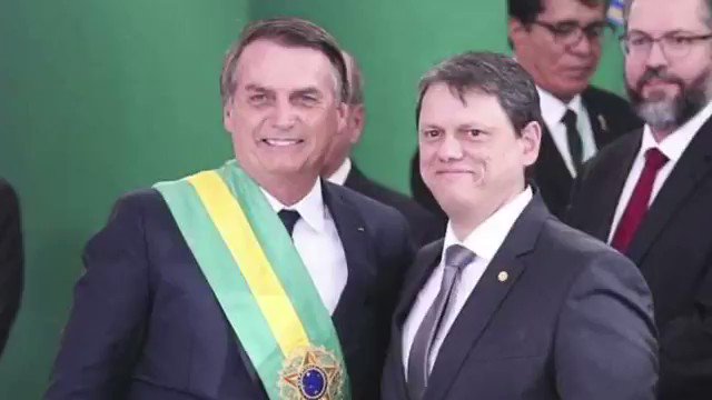 O governo do quinto maior país do mundo em pouco menos de 100 dias tem feito de tudo e fará muito mais para que a população sinta que está sendo atendida. Esta é a linha de nossos esforços. Assista o vídeo: