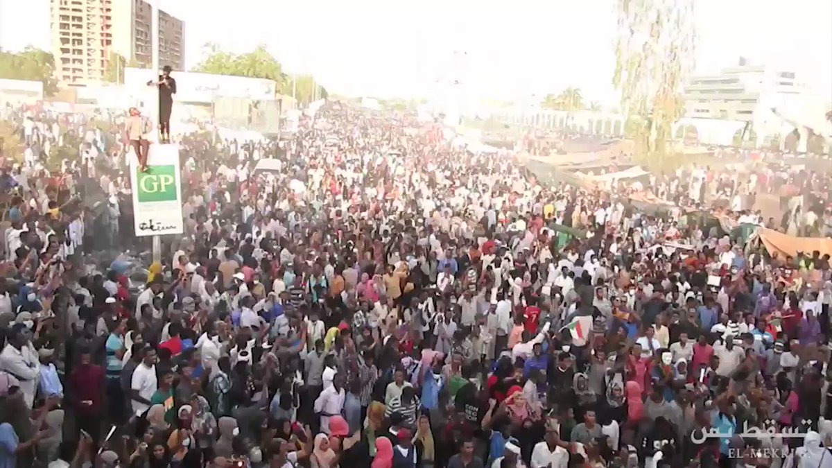 Revolutionary technology" Sudanese abroad sent a drone last week to the protesters but Customs confiscated it. So they sent one in parts and the protesters assembled it locally. It took this film (most of it). #SudanProtests #SudanUprising #Sudan_Revolts
#مدن_السودان_تنتفض