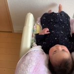 ハイローチェアで赤ちゃんがこんなに遊べるのかw赤ちゃんも楽しそう!