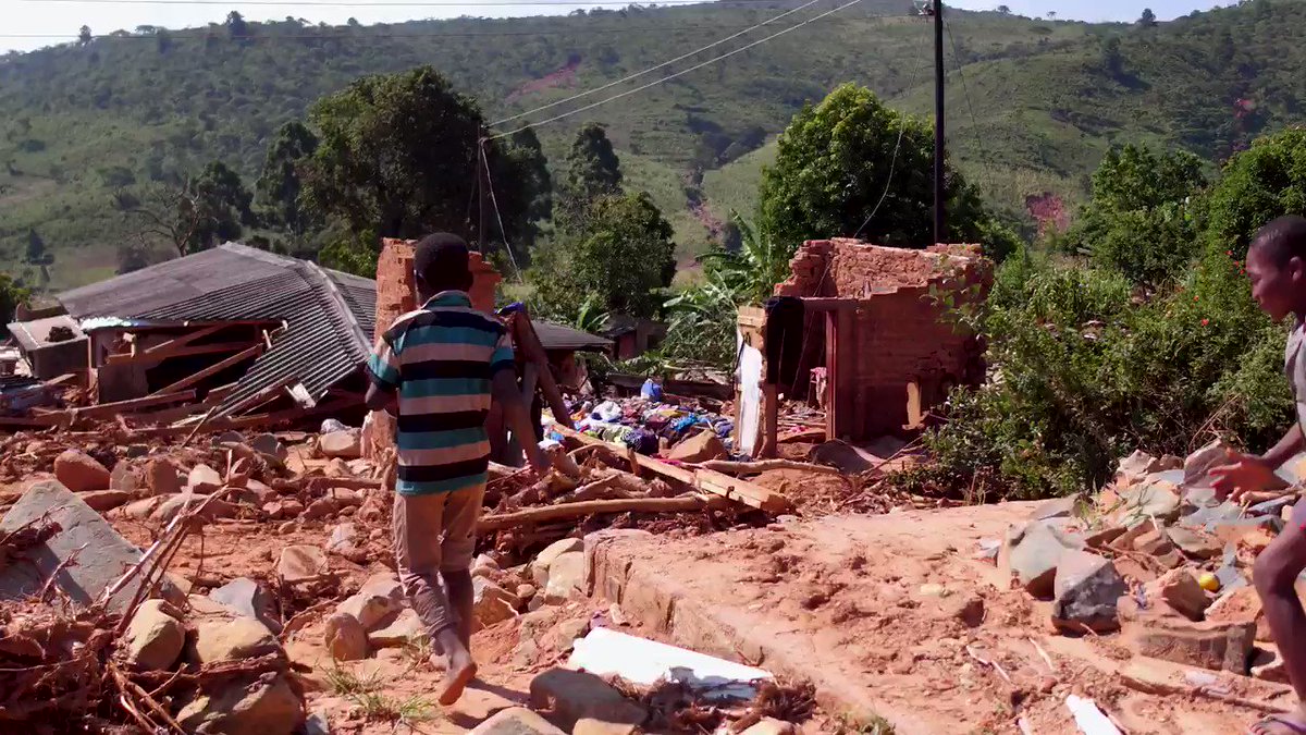 Faces and stories from #CycloneIdai: Over 129,000 Children were affected by #CycloneIdai. With support from partners, UNICEF is working to assist children and families affected & alleviate their suffering.
@DFID_UK | @UKinZimbabwe | @eu_echo | @euinzim | @childlinezim | @REPSSI