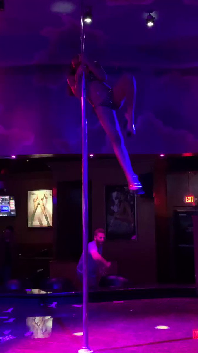 Say YES to $3 domestic Beers N $3 dollar Steaks!! #wedsneaday #DamesNGames #dameGirls #beers https://t.co/LfQaidygLm