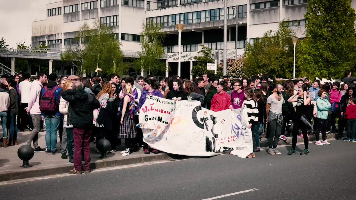 🏃♀️🏃♂️UPV/EHUren klika. Atzo Leioan izan zen #korrika21. Gaur Bilbon dugu hitzordua Euskadi Plazan (Iberdrola eraikinean) 15:39ean. Etorri gurekin #korrika egitera #upvehu #euskara #klika