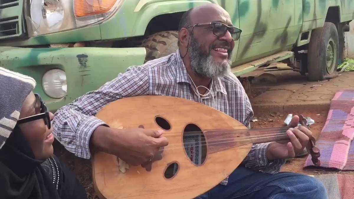 A live song from #Sudan Rallies celebrating will of people and fall of Bashir. He’s playing the Oud: