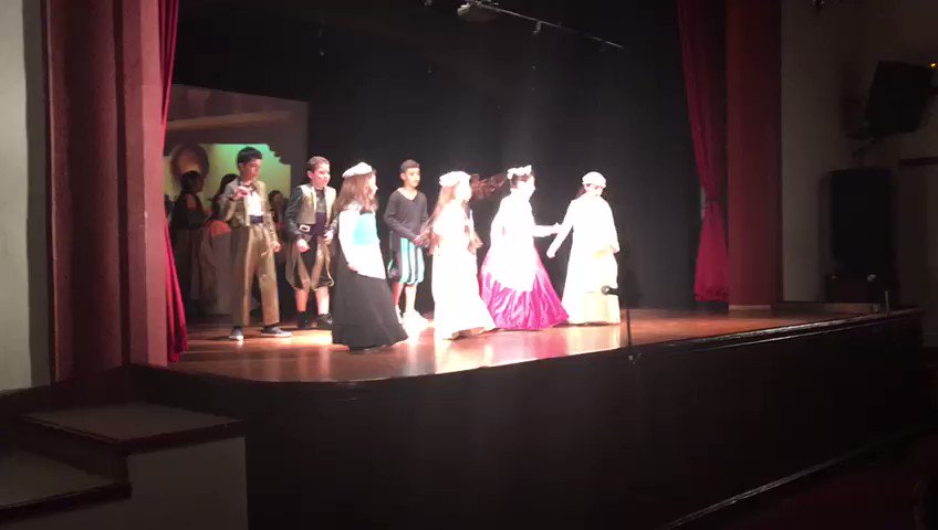 🌟Desde el IE Lope de Vega de #Nador han llegado Don Quijote y Sancho Panza y un montón de personajes que han inundado el escenario de aventuras y peripecias, de diversión y de música.
¡"El pequeño Quijote" ha sido muy grande!
👏👏👏
#TeatroeleM
@EmbEspanaRabat
@instituto_lope