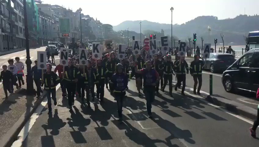 Suhiltzaileak ere gaur #Korrika dabiltza gurekin! #Donostia #KorrikaZuzenean