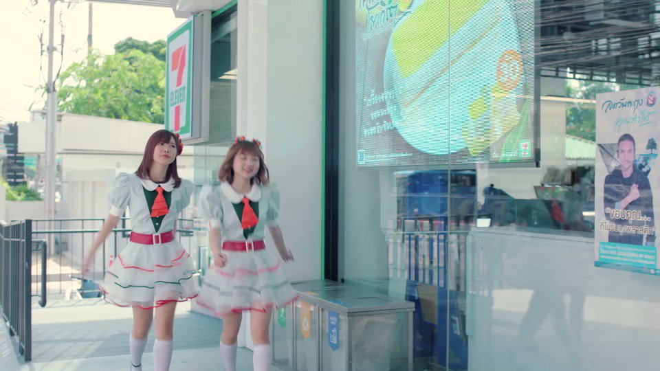 ไปเดท ! เอ้ย ! ไปช้อปปิ้งลดโลกร้อนกัน
เรือเข้าเซเว่นได้ด้วยนะ อิอิ
🐥❤️🐧
#PupeBNK48 #KaimookBNK48
#BNK48 #ลดวันละถุงคุณทำได้ #ขอบคุณที่ไม่รับถุงพลาสติก
