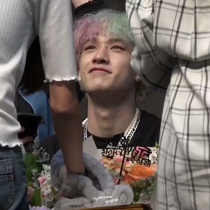 the way he looks at fans like they’re the most amazing thing he has seen i’m in love with him what the fuck