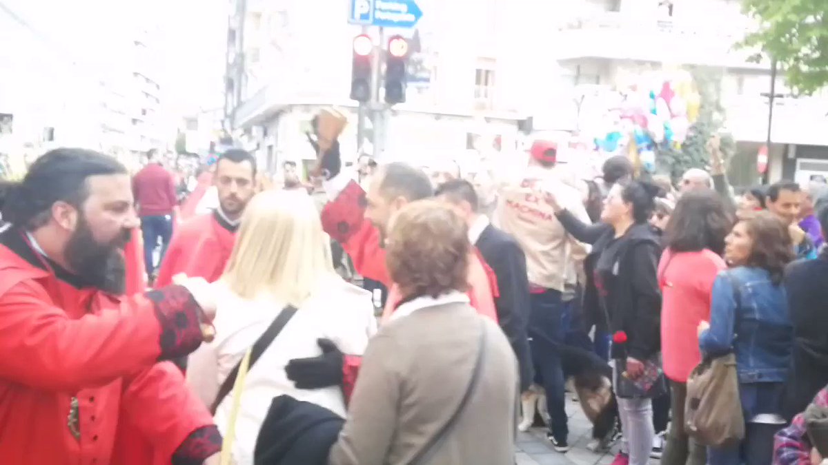Un grupo de personas ha increpado e insultado a cofrades de @PreciosaSangrev y @angustiasva.
Nadie de @PoliciaVLL ni @policia en la zona para impedirlo.
@AyuntamientoVLL @oscar_puente_
@nortecastilla
@DiarioCyLMundo
@EPCastillayLeon
@EFE_CyL