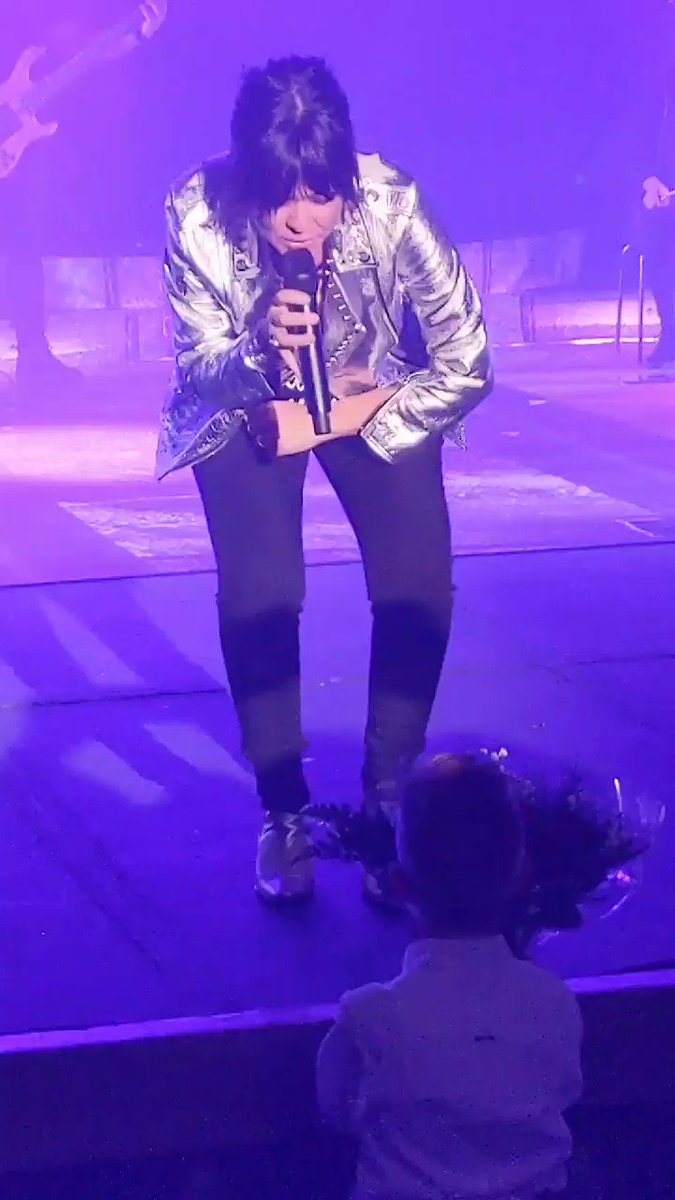 Grandeza, nobleza, humildad, todo lo bello te define @vanesamartin_
Gracias por haberme dejado disfrutar estos dos conciertos en Palma. Vuelve pronto preciosa. #VanesaMartín #PídemeLoQueTúQuieras