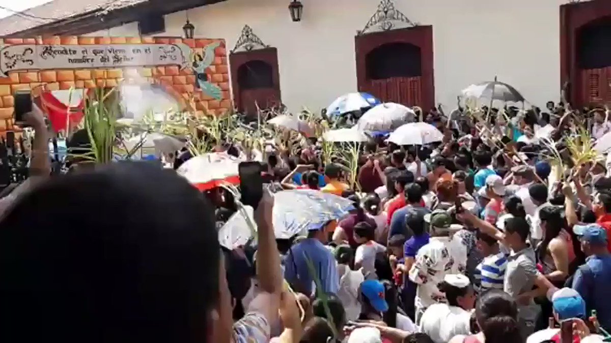 Aquí está el pueblo reafirmando q #NicaraguaQuierePaz , en este #VeranodeAmor2019 , siempre con la alegría y la fe característica de los Nicaragüenses en cada semana Santa.
#PLOMO19 #RedFSLN @ElCuervoNica @Jay_Sot_Bar @nic_melcocha @Kaosama3