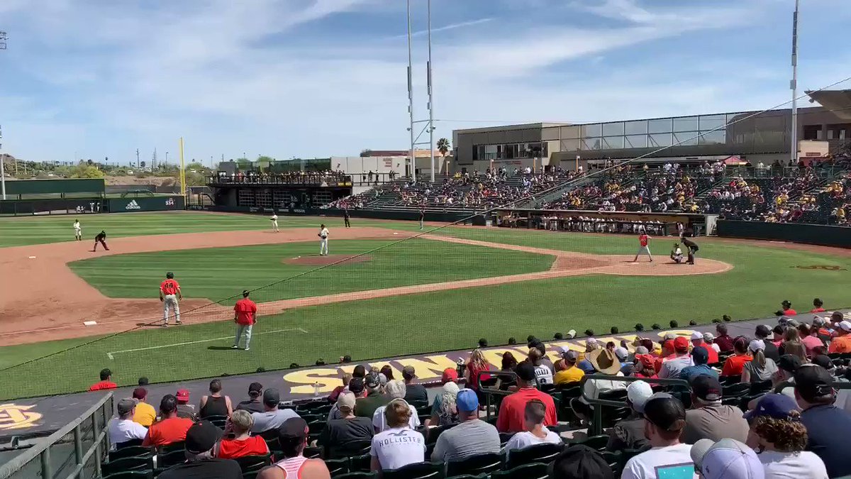 .@jakedukart smacks one down the right field line and it’s 4-0 Beavs! – at Phoenix Municipal Stadium