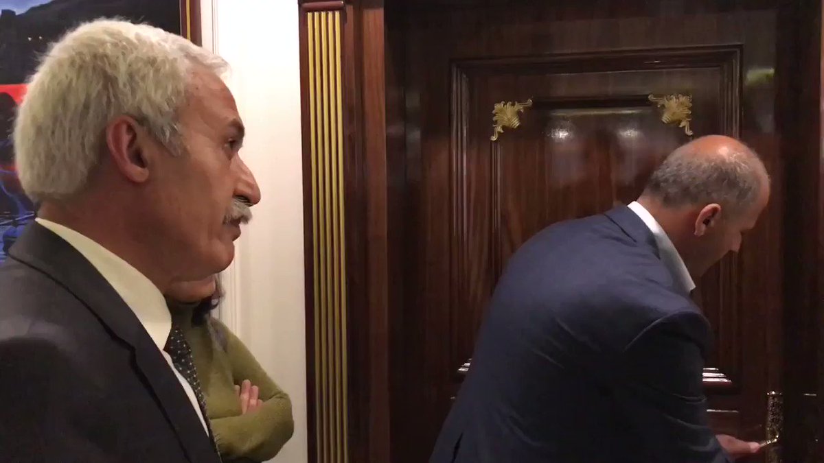 Dr. Adnan Selçuk Mızraklı (@SelcukMizrakli) on Twitter photo 2019-04-16 14:56:17 Bakın Bakın! Halkın parası ile kendilerine saraylar yapmışlar... Bütün israf ve şatafatlarını halka tek tek göstereceğiz. Yorum sizin... Bakın Bakın! Halkın parası ile kendilerine saraylar yapmışlar... Bütün israf ve şatafatlarını halka tek tek göstereceğiz. Yorum sizin...