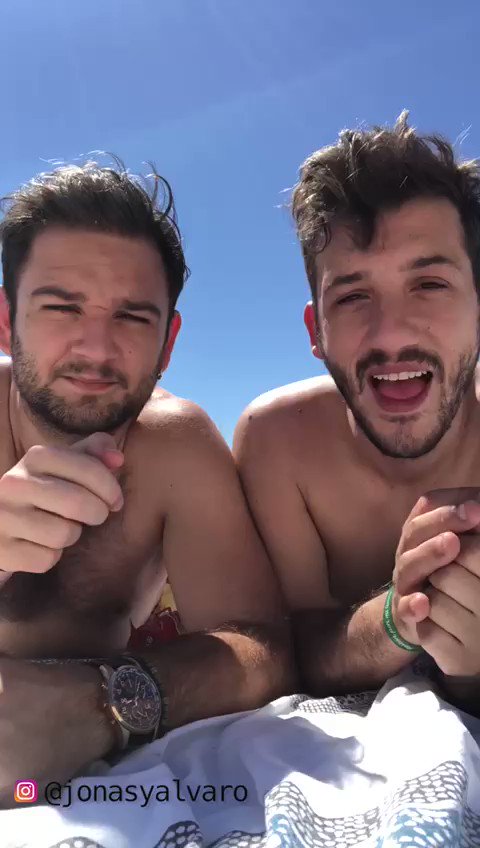 Estas son las cosas que merece la pena, un día cualquiera en un lugar cualquiera. #unoxuno @manuelcarrasco_ #RT SI TE GUSTÓ
#PorqueElAmorNoEntiendeDeLeyes #MartesSanto #LGBTQaroundtheworld