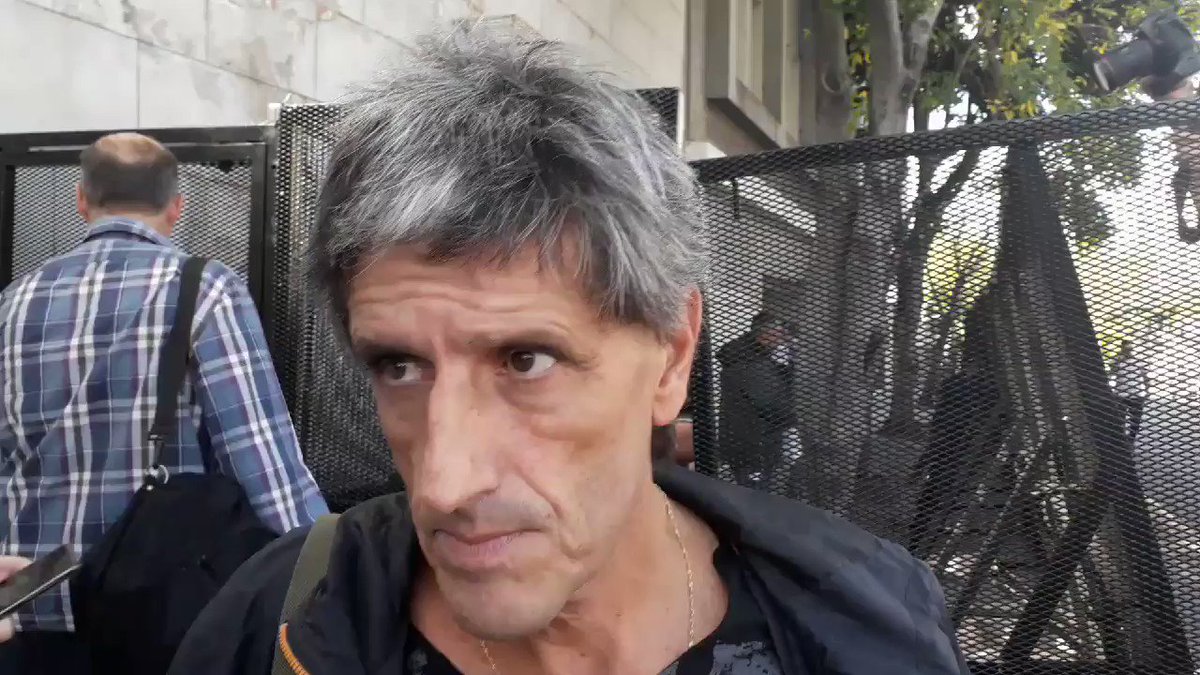 Hay #DespidosEnClarin
"Nos trataron como perros", dice Rubén, reportero gráfico del diario hace 21 años.