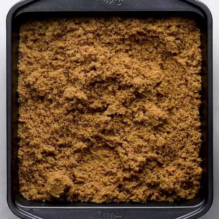 Edu-cake yourself with these cool science cakes! 🌎🌋🔬🌌
