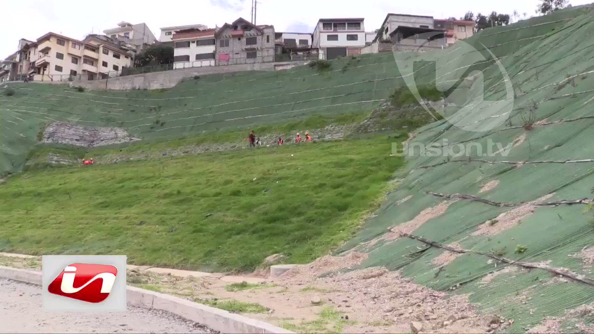 En el barrio Los Pinos Altos al norte de Cuenca, un deslizamiento activó al COE cantonal. Veinte viviendas resultaron afectadas y 17 personas fueron evacuadas. Moradores de la zona piden declarar la emergencia. #Cuenca / @liliana_llanes
@SantiagoPenaL @RiesgosCuenca