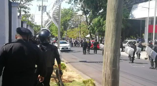 6 Repuchitos y 9 medios golpistas fracasados de mierda. No pudieron ni podrán jamás.
