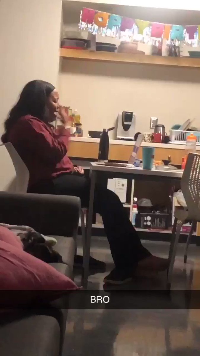 YALL MY ROOMMATE IS WATCHING HOMECOMING FOR THE FIRST TIME AND LISTEN TO HER REACTION💀💀💀💀 #beyoncéHomecoming @netflix