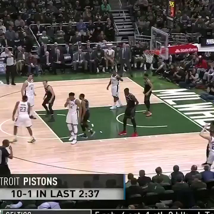 Giannis Antetokounmpo a "destruir" os Pistons de todas as formas e a somar o 2-0 para os Milwaukee Bucks
📊26 Pontos - 12 Ressaltos
#FearTheDeer #NBA #NBAPlayoffs