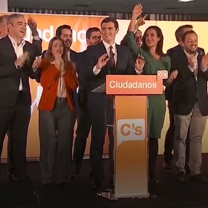 Casi cuatro años de evolución de Albert Rivera resumidos en un solo vídeo. Desde su pacto con Sánchez a su veto a los socialistas, el líder de Ciudadanos ha recorrido muchas etapas durante su fulgurante paso por la política http://ow.ly/mQby30osvZF