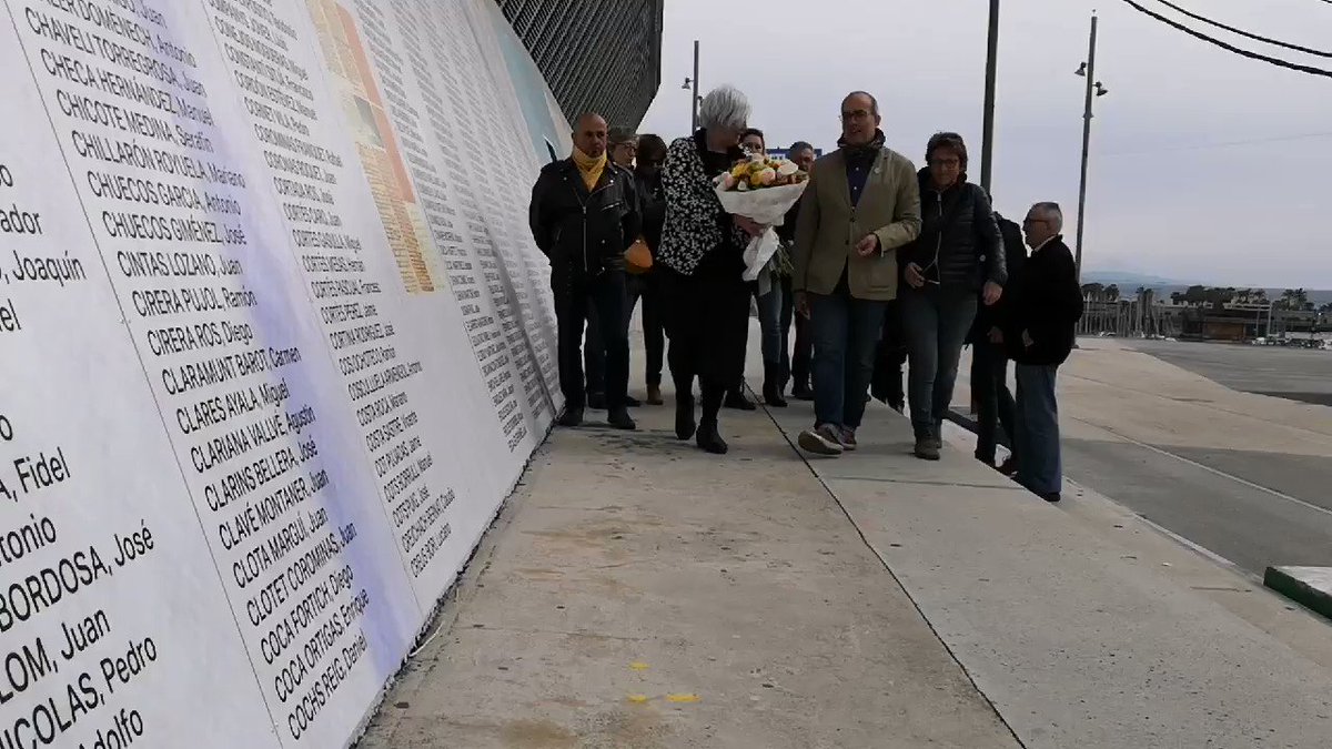 💐 ✊🏼 Avui fa 80 anys de l'assassinat de Carme Claramunt, la primera dona afusellada pel franquisme i de #Badalona. Avui l'hem homenatjada al antic Camp de la Bota, on va ser executada amb 1705 persones més #NoPassaran