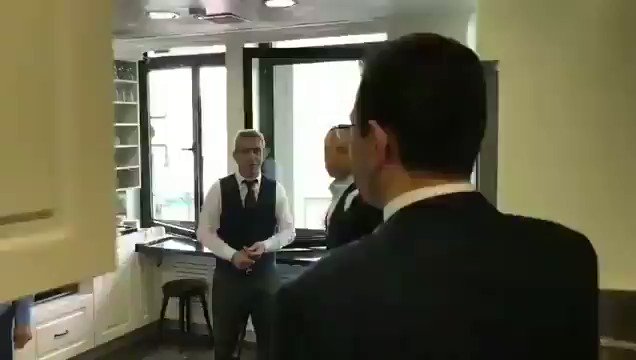 İmamoğlu: Yemekte ne vardı bugün
Belediye çalışanı: Musakka vardı. Sizin için de antrikot
İmamoğlu: Olmaz, yanlış. Birine musakka, birine antrikot olmaz. Bir dahakine aynısı olacak
https://sptnkne.ws/mnfh