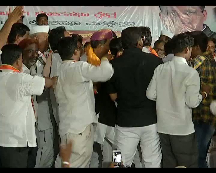 ಅಲೆಲೇ.. ಗಂಡಸರು ಮುತ್ತು ಕೊಟ್ರೆ ಮೂತಿ ತಿರಗಿಸೋದು ಯಾಕೆ ನಿದ್ರಾಮಣ್ಣ ?? 😂😂