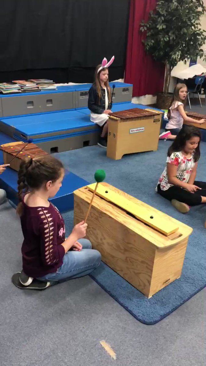 Enjoying a fun day in music before our Easter parties this afternoon! #Robinsonisd #risdres @ElemRob