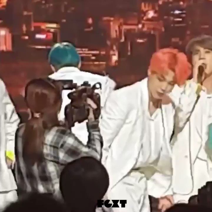 coitada dessa cameraman foi vitima dos ataques de park jimin