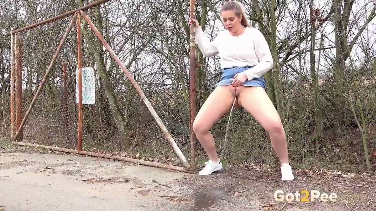 She pissing in shorts standing up