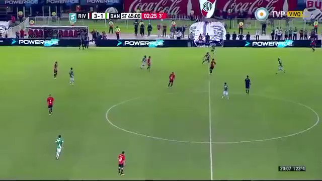 🔙 19/4/2015
⚽ Cavenaghi ®️
🎥 River le ganaba 4-1 a Banfield en el Monumental y @Fercaveoficial marcaba este golazo con una especialidad de la casa.
¿Qué otros goles de taco de River te acordás? 💬